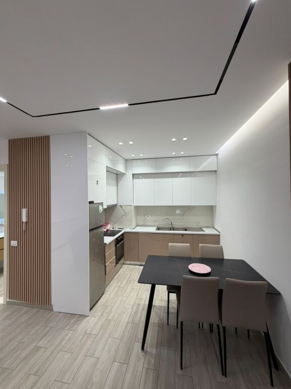 Prokuroria Tirane,jepet me qera apartament 1+1 i mobiluar 80,000leke