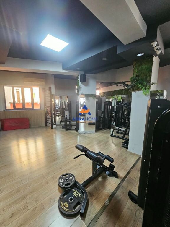 VENDITA AMBIENTE 190 M2 "STRADA ELBASANIT, VICINO A DOWN TOWN" 646.000 EURO