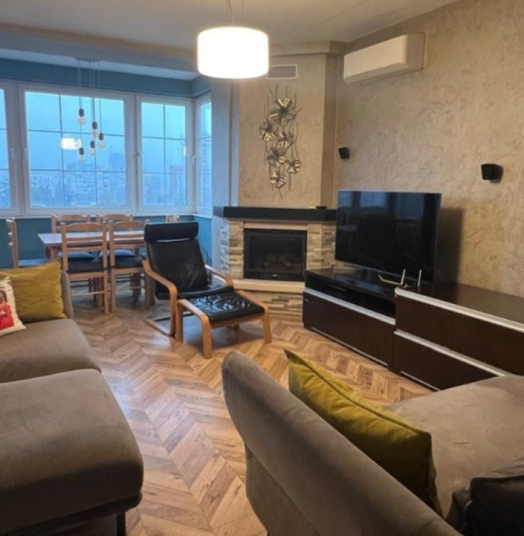 Shitet apartament 2+1+2 tek Rruga Mine Peza , Rruga e Durresit , Zogu i Zi !250.000 euro!!
