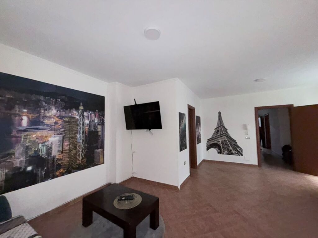 Shitet apartament 4+1 tek Pallatet Cabej