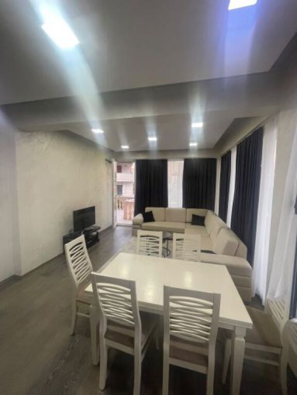 Apartment 3+1+Parking Space for rent in Sauk, Xhabrahimet Street.