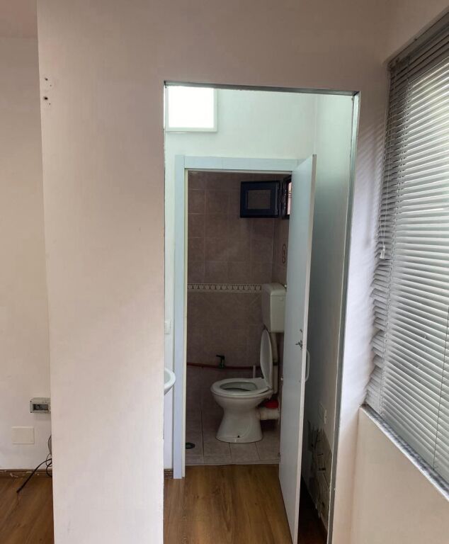 Qera | Ambjent Biznesi | Rruga Myslym Shyri | 450 €/muaj
