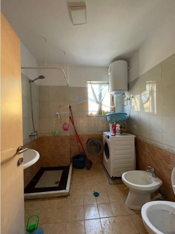 Shitet Apartament 1+1, Rruga e Thesarit, Fresk