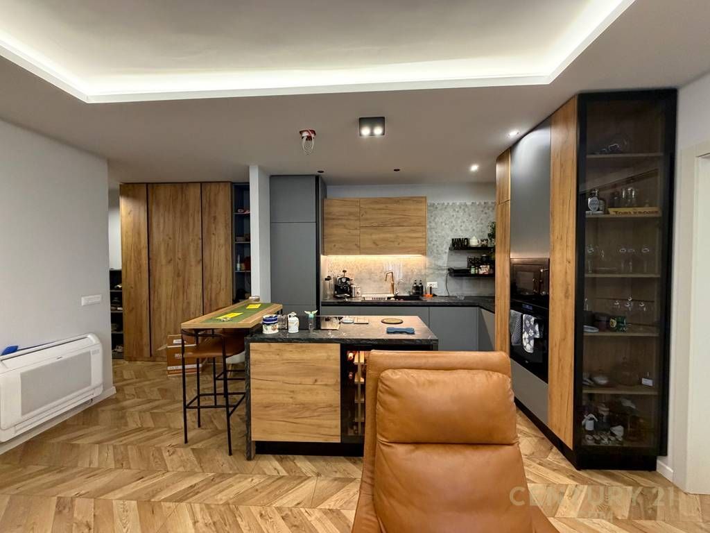 Apartament 2+1 per shitje tek Komuna e Parisit