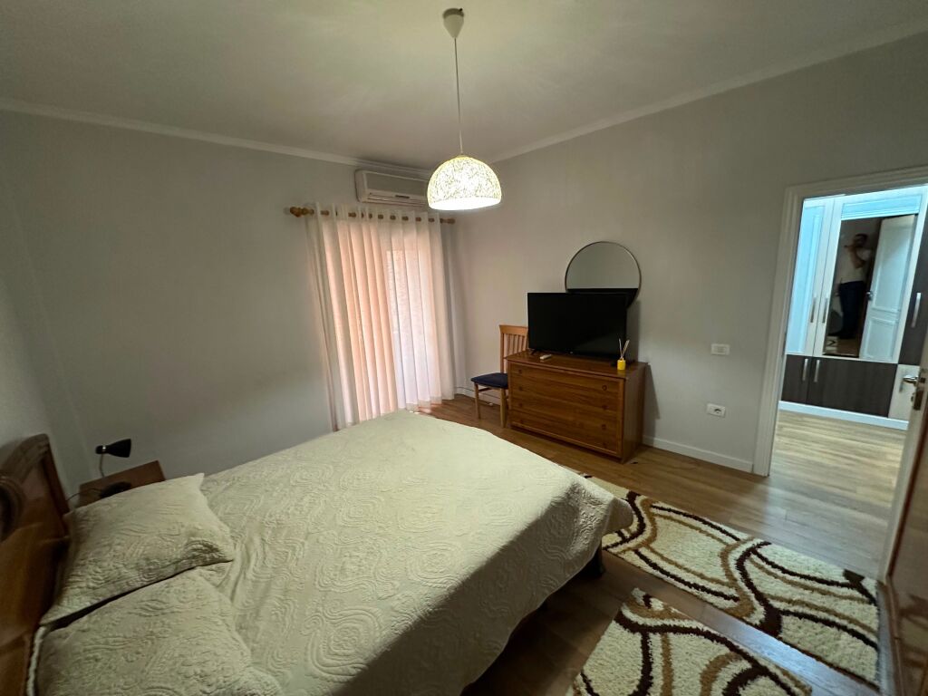 Qera, Apartament 2+1, Fakultetit Ekonomik