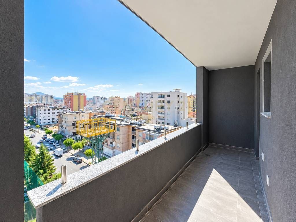 APARTAMENT 2+1+2 TUALETE + BALLKONE ME PAMJE TE LIRE ORJENTIM JUG-LINDJE-PERENDIM GJITH KOHES DRITE ,TEK STADIUMI !!