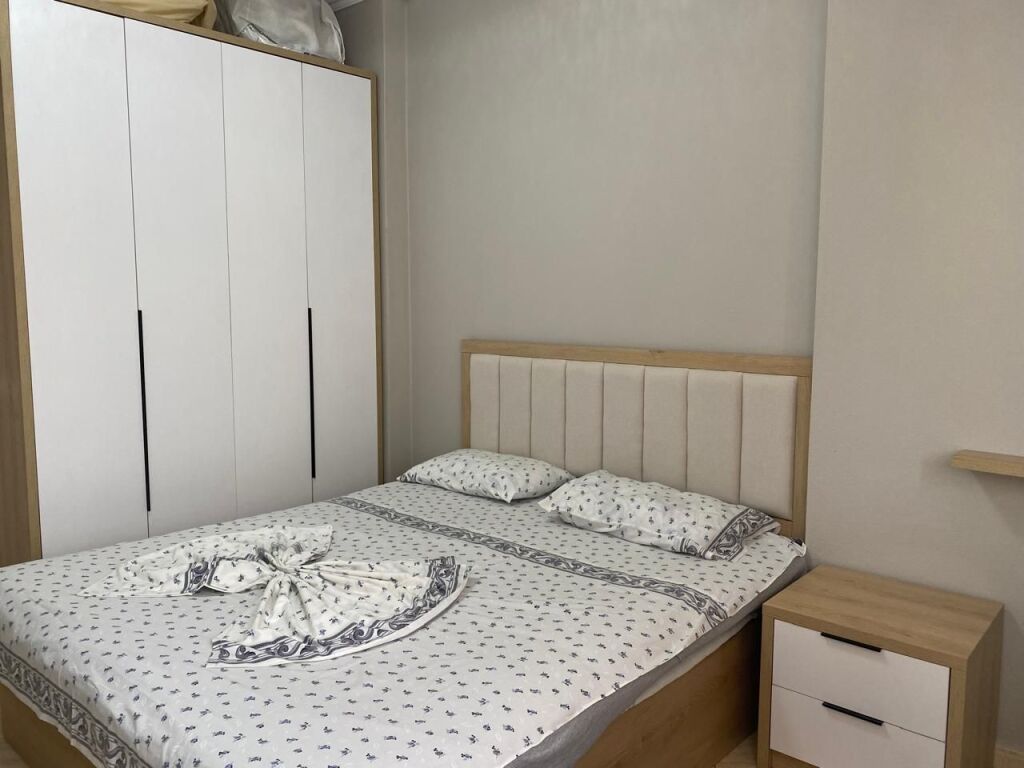 Jepet me qera Apartament 1+1 ne Rrugen e Elbasanit  ID 5582