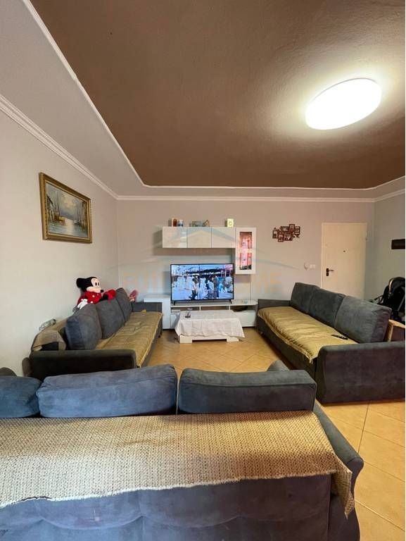 Shitet Apartament 1+1, Rruga e Thesarit, Fresk