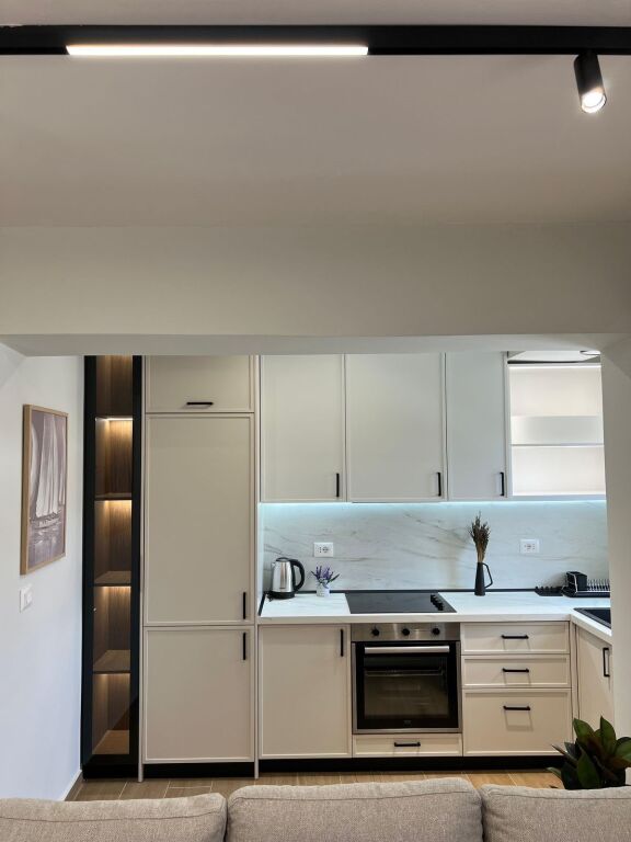 Shitet Apartament 1+1 ne Vlorë , Transballkanike , Lungomare , Uji i Ftohte .