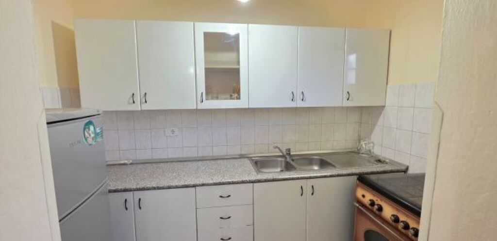 3+1 apartment for rent at Bulevardi Zogu i Pare, Hamit Shijaku Street, Fortuzi Street, former Train Station.