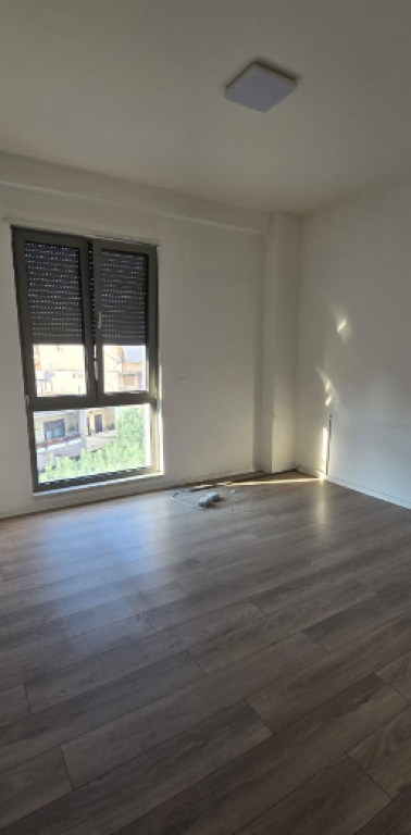 JEPET ME QIRA AMBIENT ZYRE 110 m² | Rr KAVAJËS  (RRUGA MIHAL DURI)