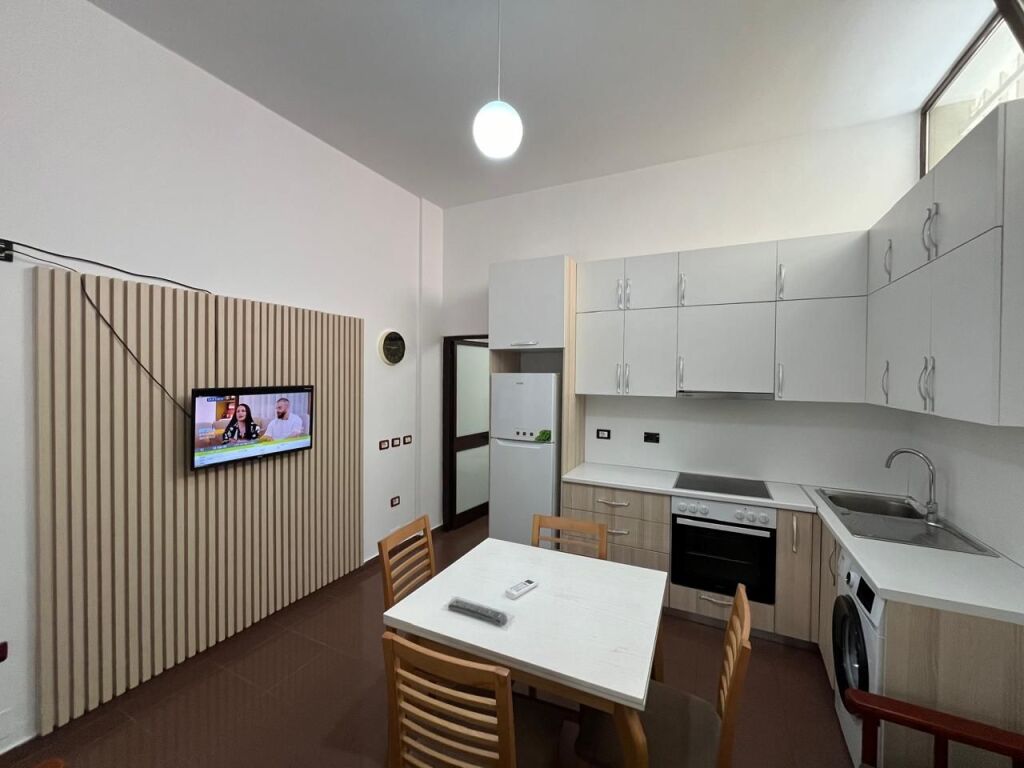 Qera | Apartament 1 + 1 | Rruga 5 Maji | 450 €/muaj