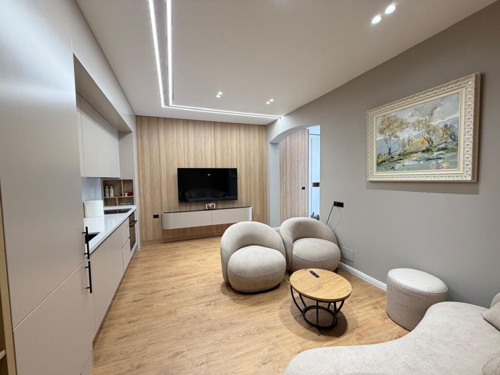 🏡 Modern 2-Bedroom Apartment for Long-Term Rent – Lungomare, Vlorë