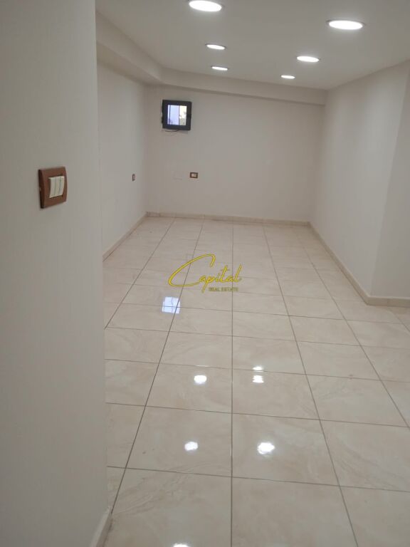SHOP FOR RENT 30 M2 MINE PEZA STREET 45,000 LEKE