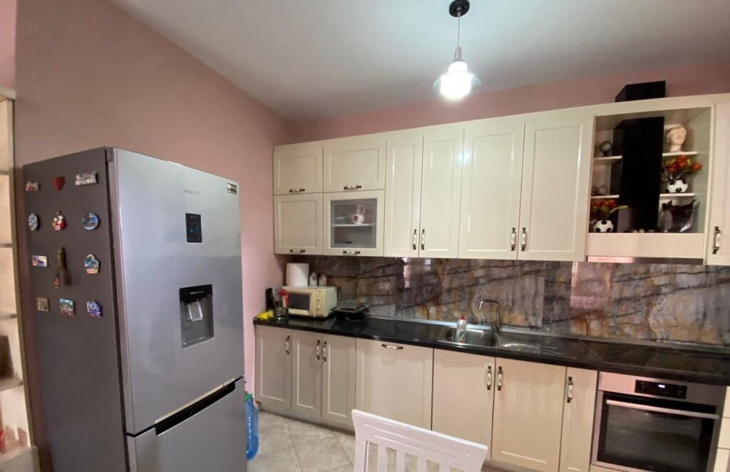 Affitto | Apartament 2 + 1 | Rruga Mine Peza | 700 €/mese