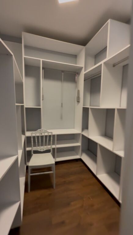 Shitet Apartament 2+1+2 me Verandë - Ngjitur me Deliorgjin, Rr. e Kavajës, Tiranë