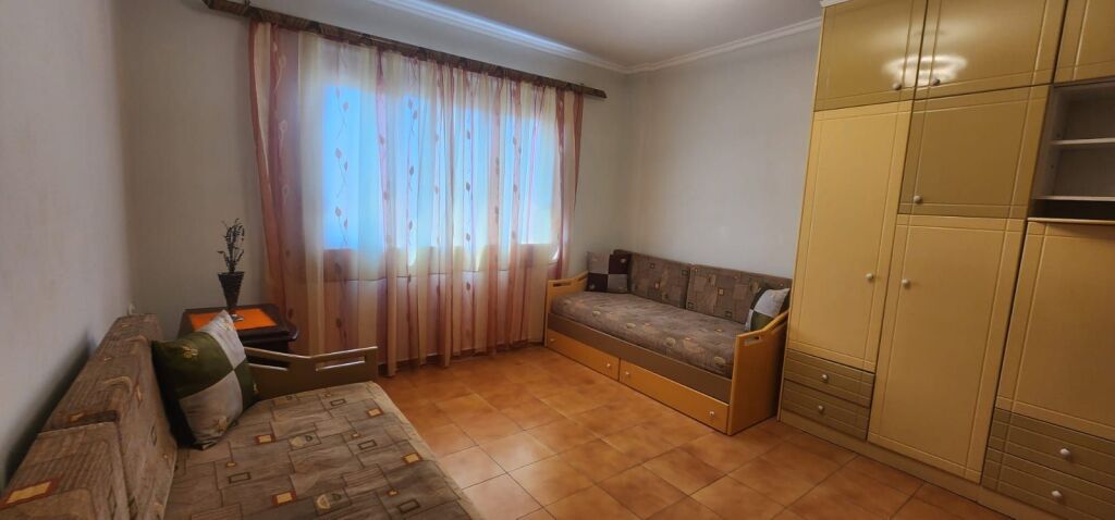 Apartament 2+1 me qira – Rruga Zonja Çurre, prane Shkolles se Baletit, Tiranë