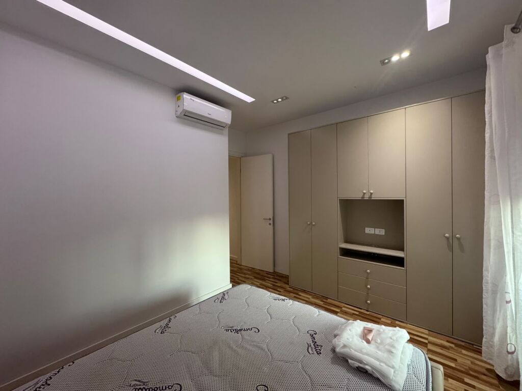 Jepet me qira apartament 1+1+parkim tek Kompleksi Delijorgji, Rruga e Kavajës