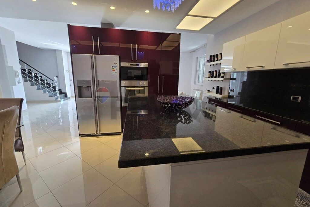 Villa su 2 piani in affitto a Paskuqan