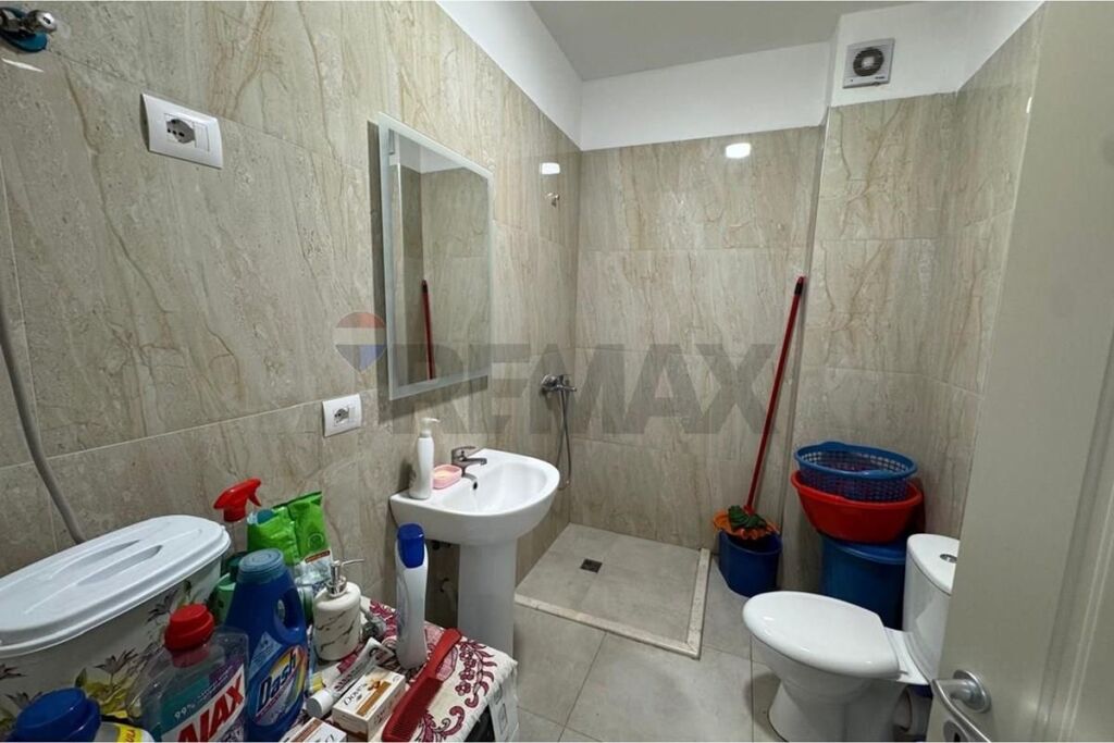 Apartament 2+1 me verande ,Gj. i Lalzit