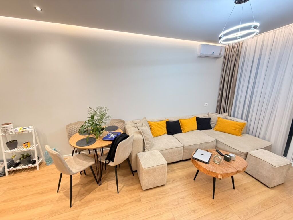 Shitet apartament 1+1 , Selite