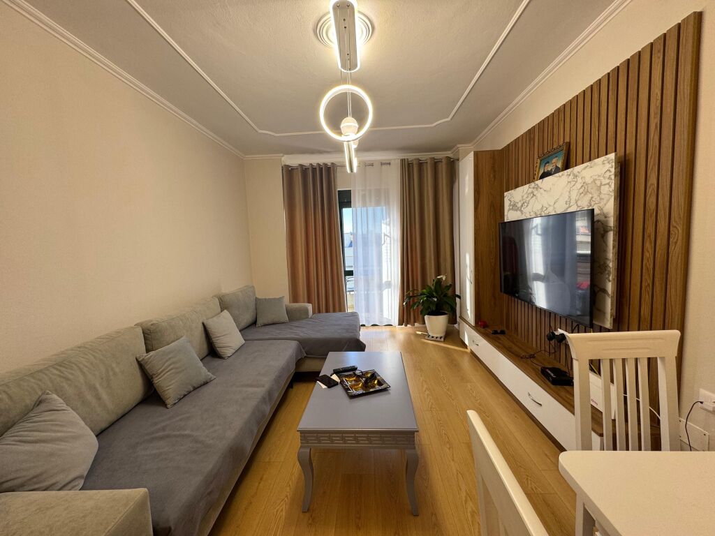 Shitet Apartament 1+1