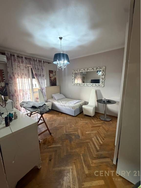 Shitet Apartament 2+1+2 ballkone te 21 Dhjetori
