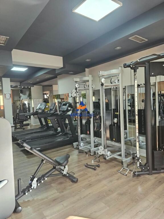 VENDITA AMBIENTE 190 M2 "STRADA ELBASANIT, VICINO A DOWN TOWN" 646.000 EURO