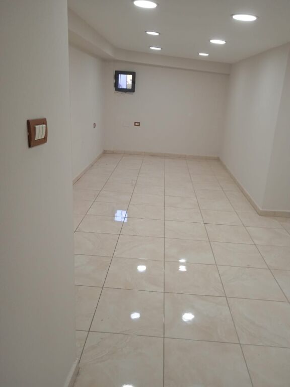 Rent | Ambjent Biznesi | Rruga e Durrësit | 450 €/month