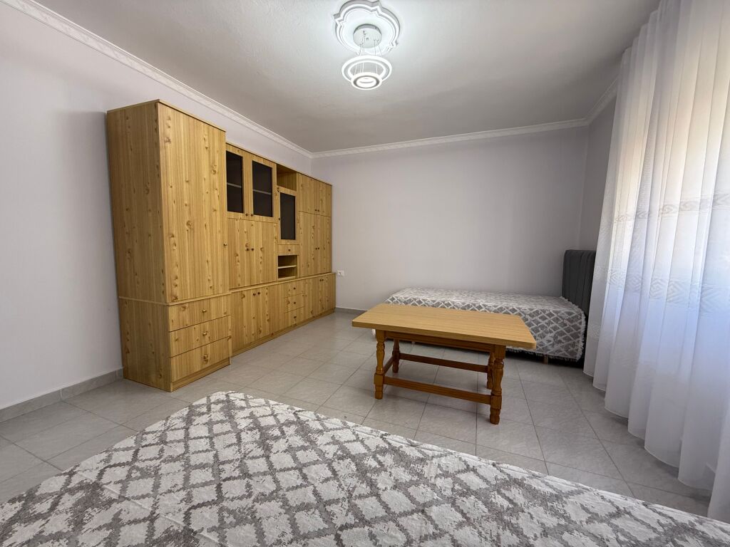 Jepet me qira apartament 3+1 në Bulevardin Zogu I, pas Fakultetit të Shkencave.