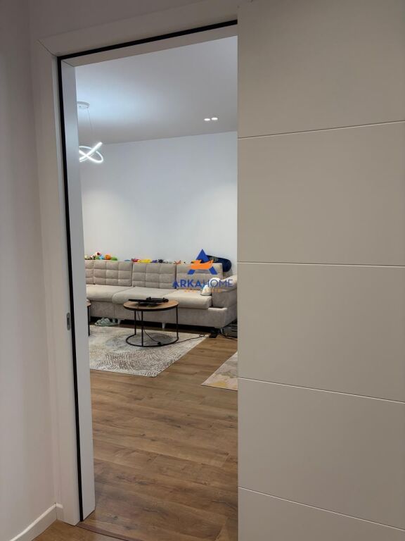 JEPET APARTAMENT ME QERA 2+1+BALLKON "PRANE EMERAL CENTER, 5 MAJ"