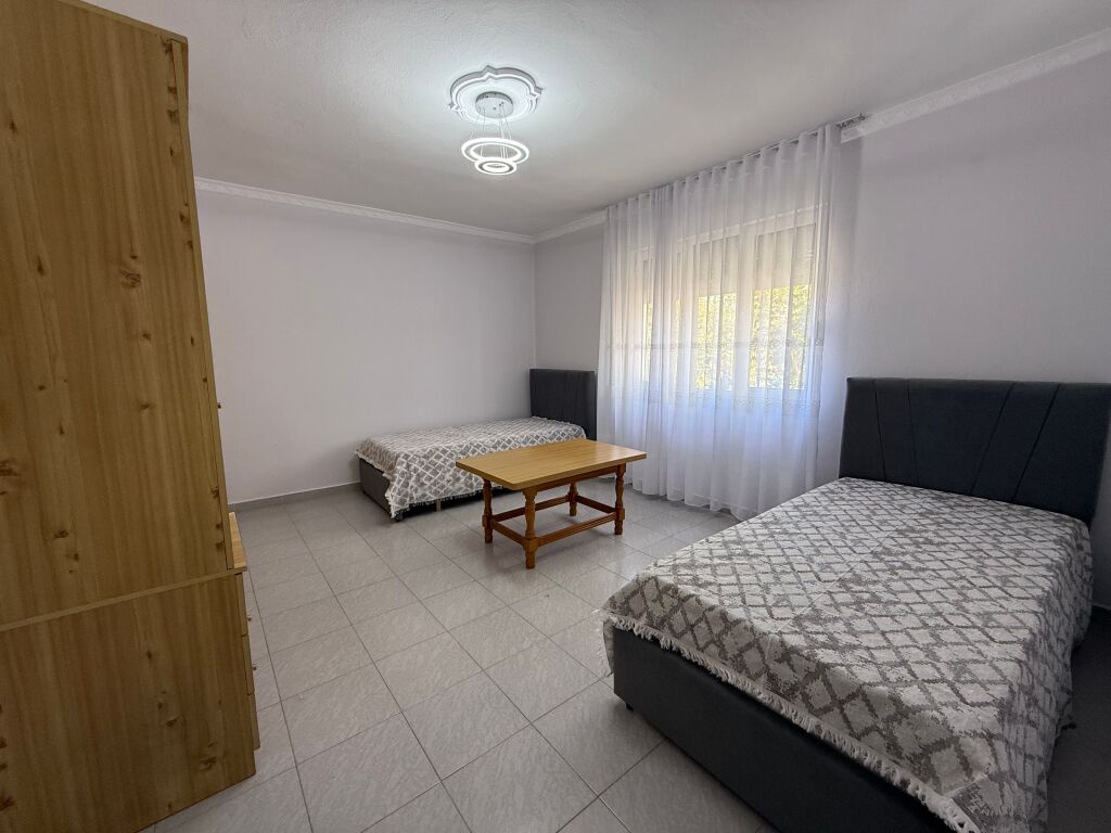 Jepet me qira apartament 3+1 në Bulevardin Zogu I, pas Fakultetit të Shkencave.