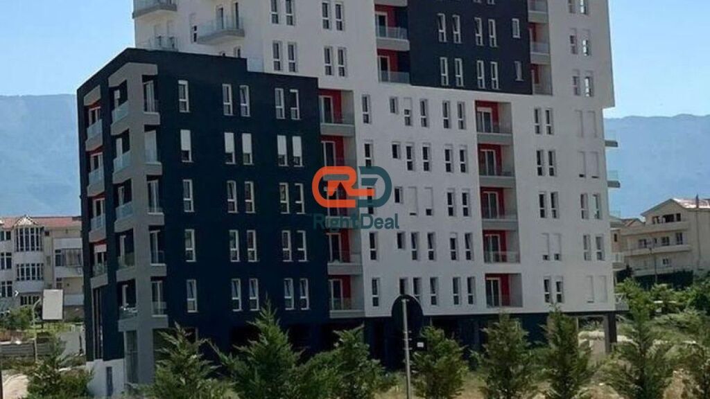 Ne Ali Dem, Tek Kompleksi Darling, Shitet Apartament 3+1 Me Hapesira Te Bollshme !!!