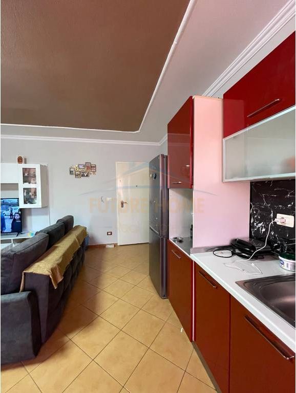 Shitet Apartament 1+1, Rruga e Thesarit, Fresk
