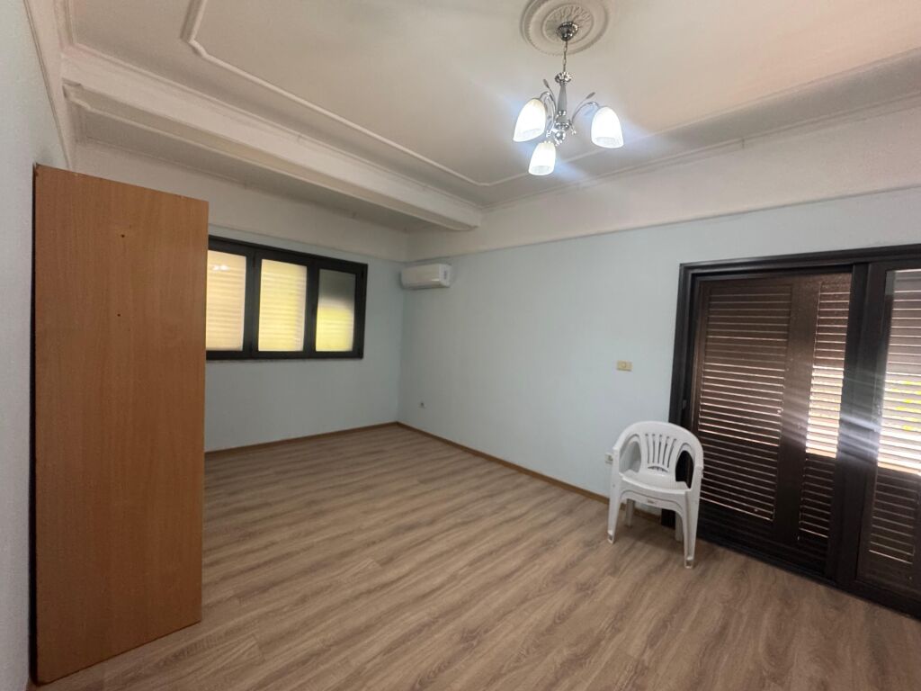 Affittasi villa su 3 piani presso Vilat Gjermane, Qyteti Studenti.