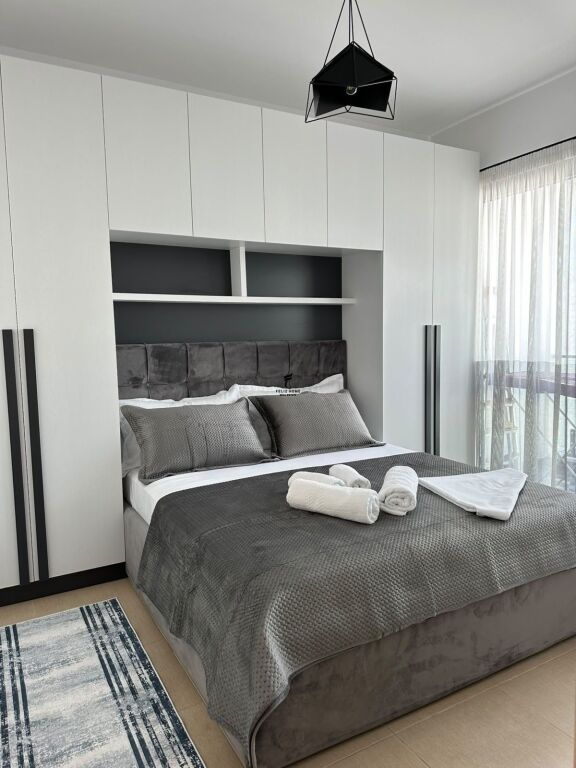 APARTAMENT ME QERA 1+1 RRUGA E DIBRES 55.000 LEKE FH-93503