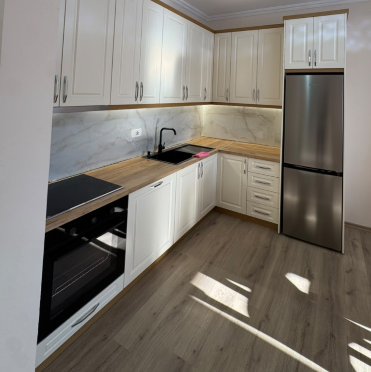 Jepet apartament 1+1 i pa banuar me pare me qira tek Rruga 5 Maji !! 50.000 Leke !!
