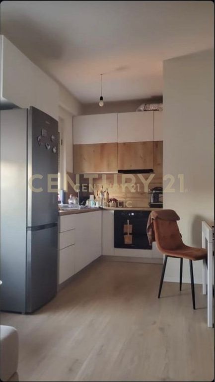 SHITET APARTAMENT 2+1+2TUALETE KOMPLEKSI ROTONDO FULL PAMJE DETI PLEPA !