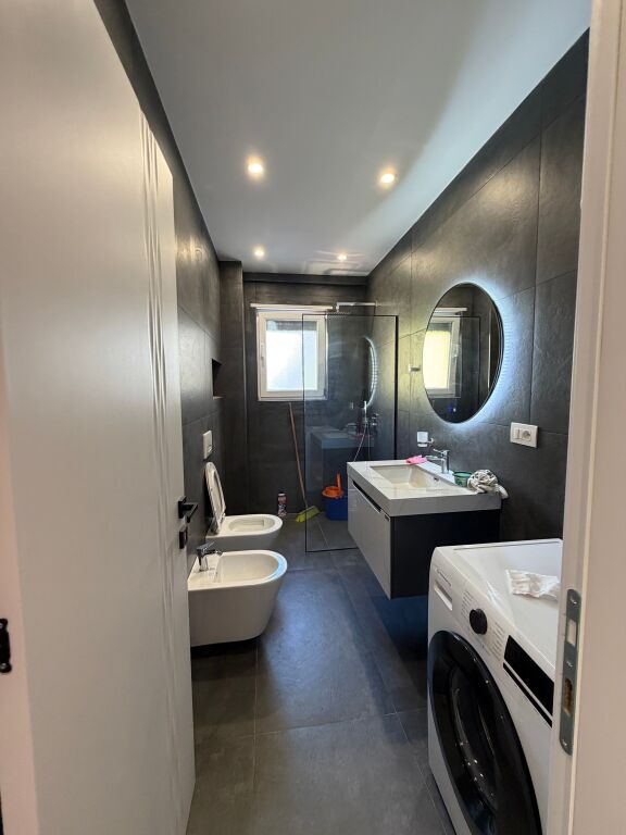 Apartment 1+1 I sapo mobiluar ne qender te selvia