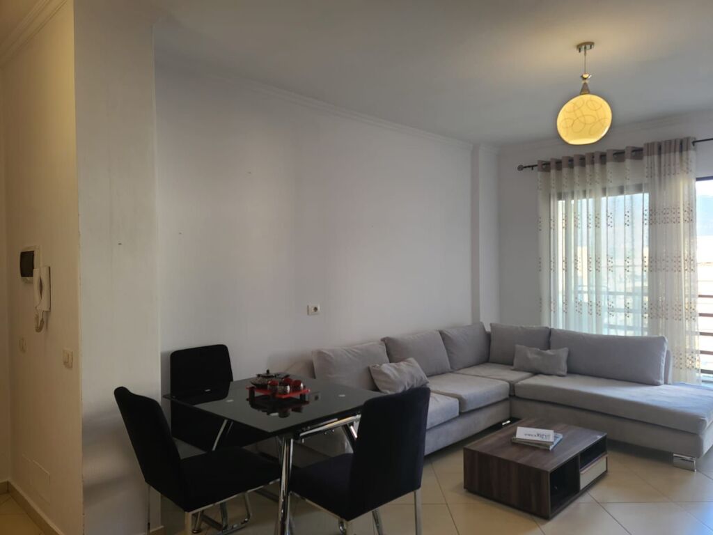 Apartament 2+1 (Rruga "Thoma Koxhaj", Pallatet Çabej), Tiranë