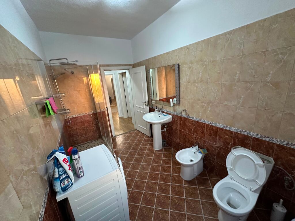 Qera, Apartament 2+1, Fakultetit Ekonomik