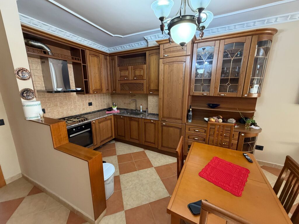 🏡 Apartament me qera 3+1 📍Blloku