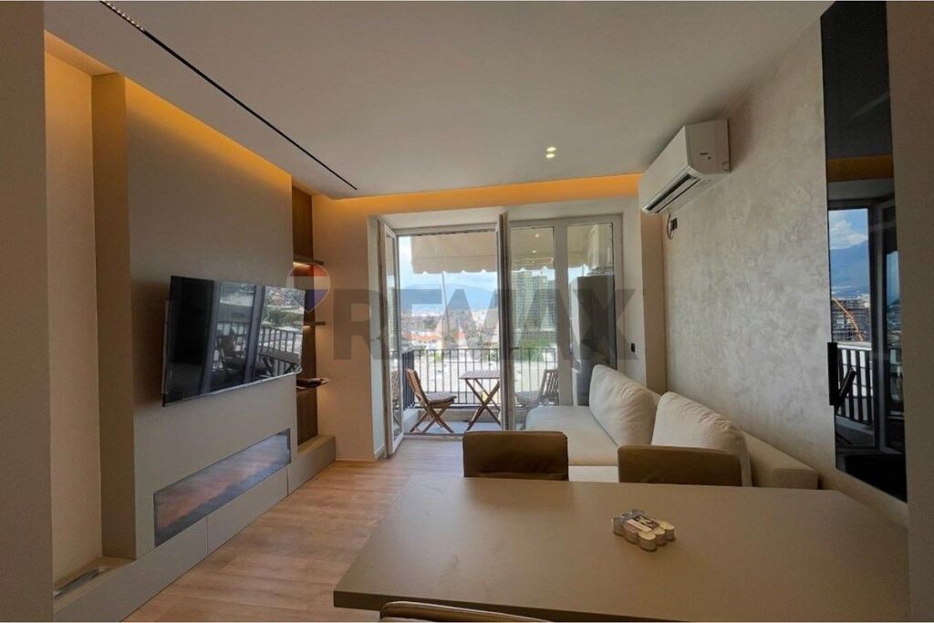 Shitet Apartament 2+1 Tek Aura Laprake