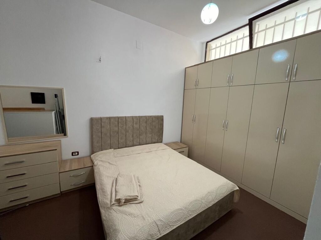 Qera | Apartament 1 + 1 | Rruga 5 Maji | 450 €/muaj