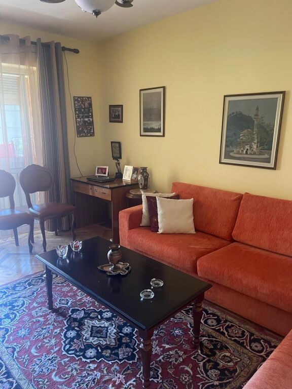 Jepet me qira apartament 2+1 në qendër të Tiranës
