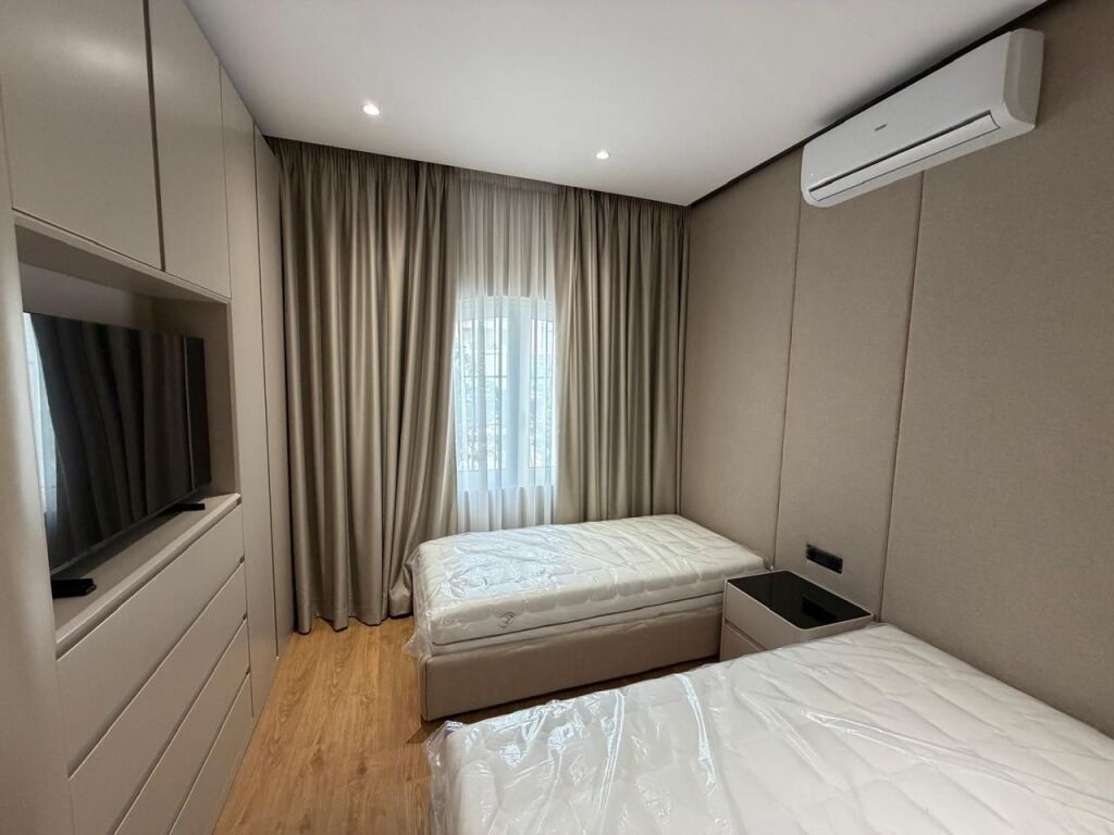 🏡 Modern 2-Bedroom Apartment for Long-Term Rent – Lungomare, Vlorë