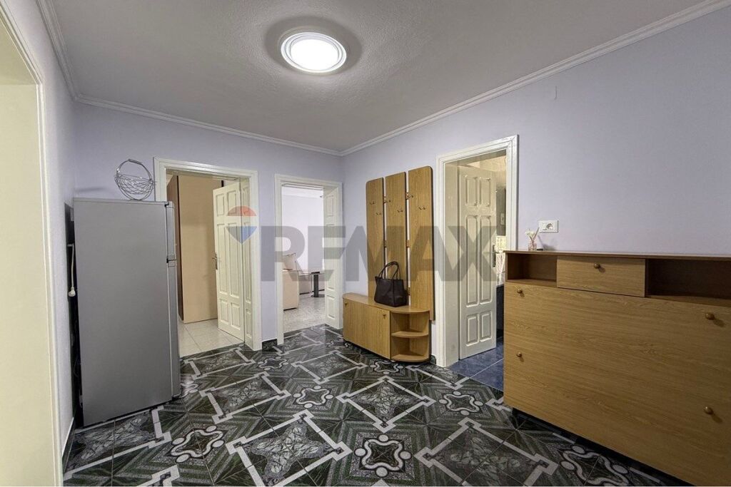 Jepet me qira apartament 3+1 në Bulevardin Zogu I!