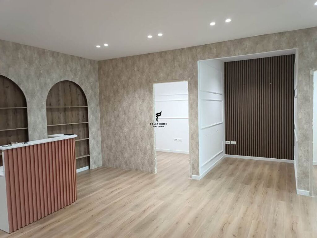 OFFICE FOR RENT 80 M2 ASTIR 60,000 LEKE FH-93660