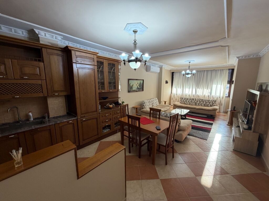 🏡 Apartament me qera 3+1 📍Blloku