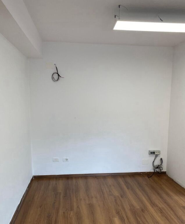 Qera | Ambjent Biznesi | Rruga Myslym Shyri | 450 €/muaj